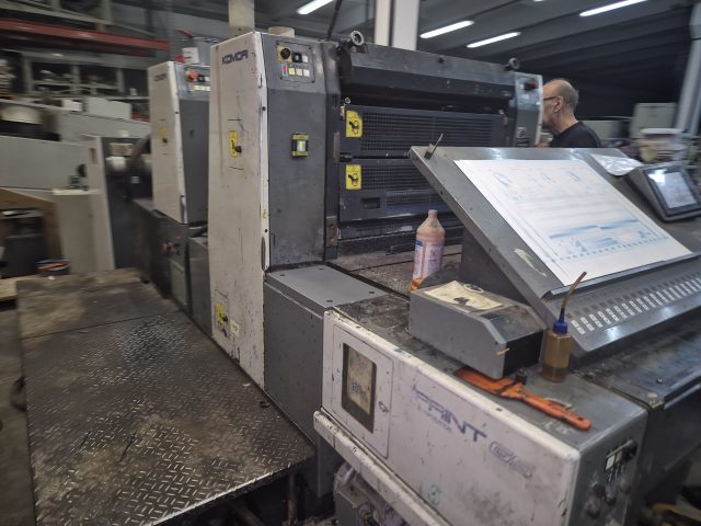 Офсетная печатная машина Komori 228P, 2002 г.в., 79 млн отт, 520/720 мм, А2 формат с переворотом, спирт, полуавтомат установки форм